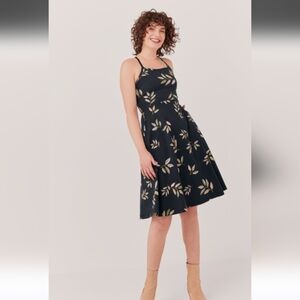 Pact organic fit and flare shorty Golden hour leaves size M EUC